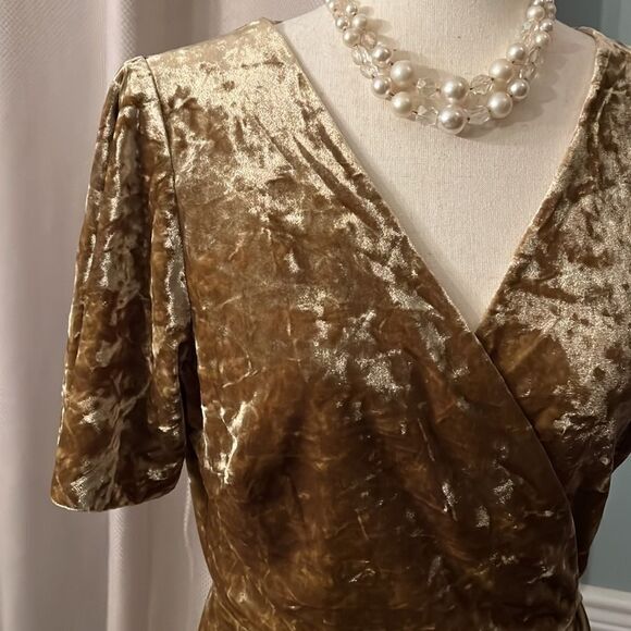 Ralph Lauren Women’s 8 crushed velvet gorgeous holiday gold formal midi dress - Picture 4 of 16
